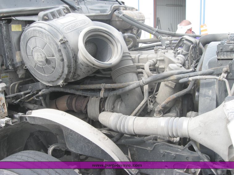 image for item 1807 2005 Freightliner Columbia 120 semi truck