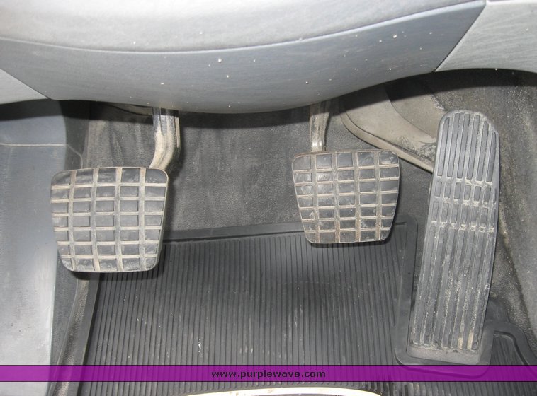 image for item 1807 2005 Freightliner Columbia 120 semi truck