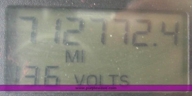 image for item 1807 2005 Freightliner Columbia 120 semi truck