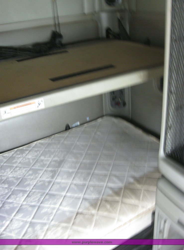 image for item 1807 2005 Freightliner Columbia 120 semi truck