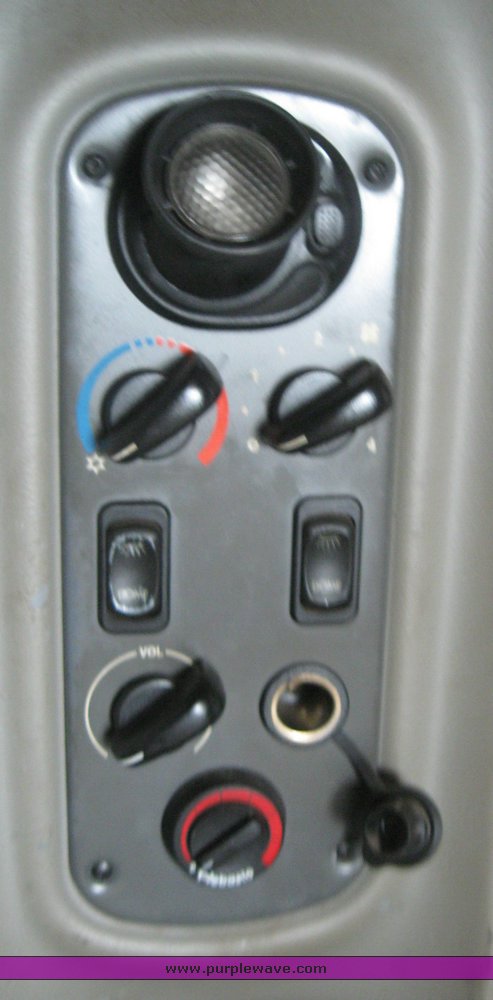 image for item 1807 2005 Freightliner Columbia 120 semi truck