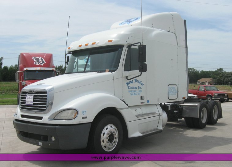 image for item 1808 2005 Freightliner Columbia 120 semi truck