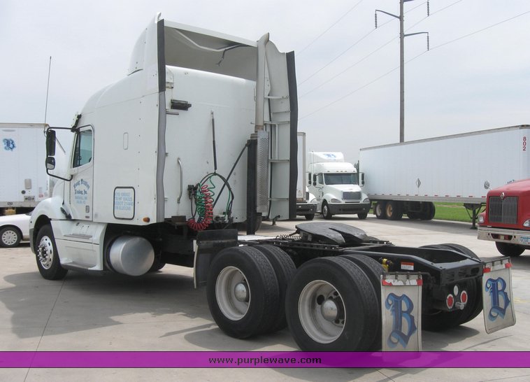 image for item 1808 2005 Freightliner Columbia 120 semi truck