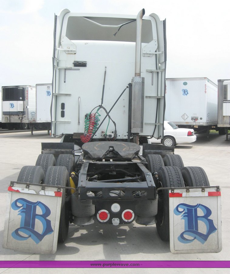 image for item 1808 2005 Freightliner Columbia 120 semi truck