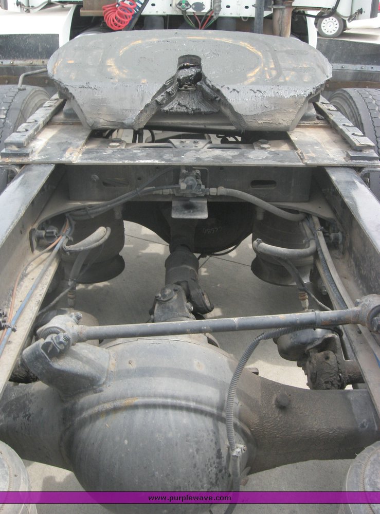 image for item 1808 2005 Freightliner Columbia 120 semi truck