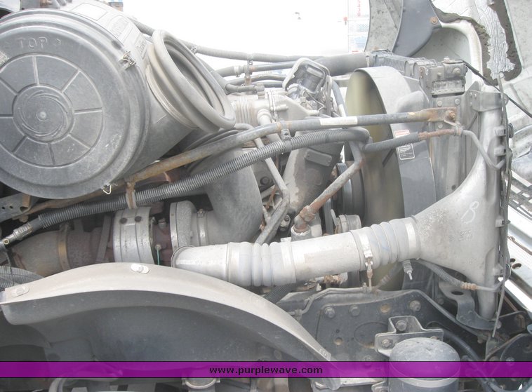 image for item 1808 2005 Freightliner Columbia 120 semi truck