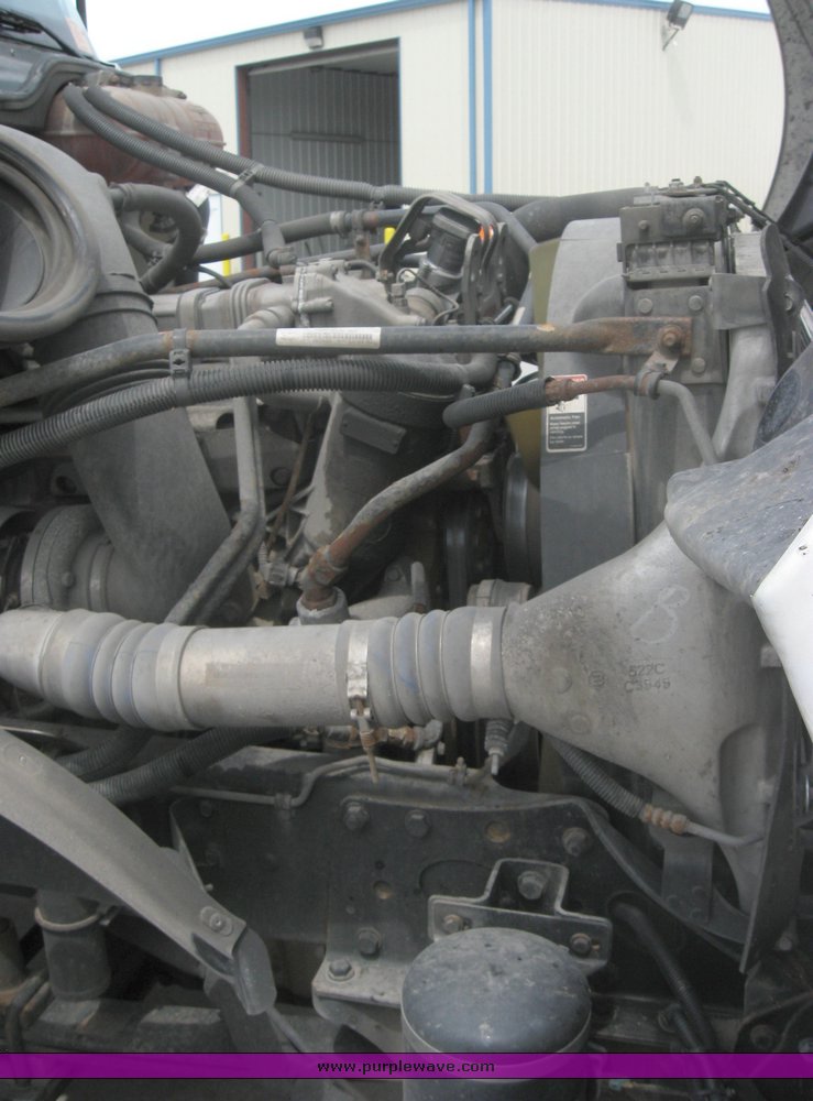 image for item 1808 2005 Freightliner Columbia 120 semi truck