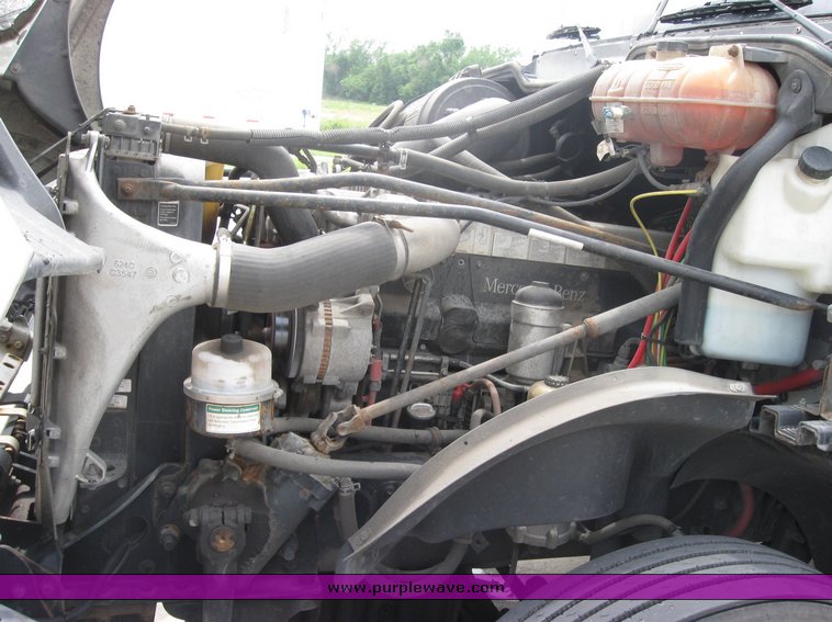 image for item 1808 2005 Freightliner Columbia 120 semi truck