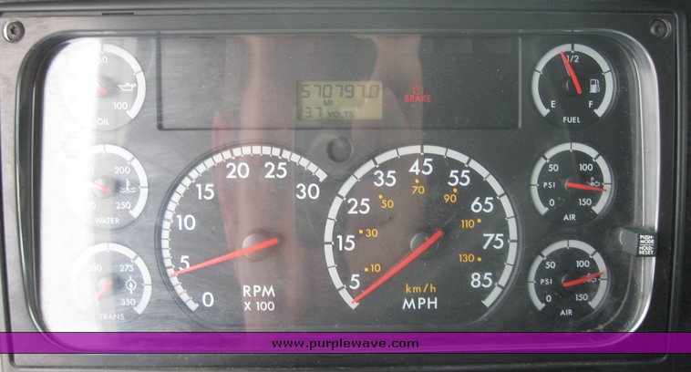 image for item 1808 2005 Freightliner Columbia 120 semi truck