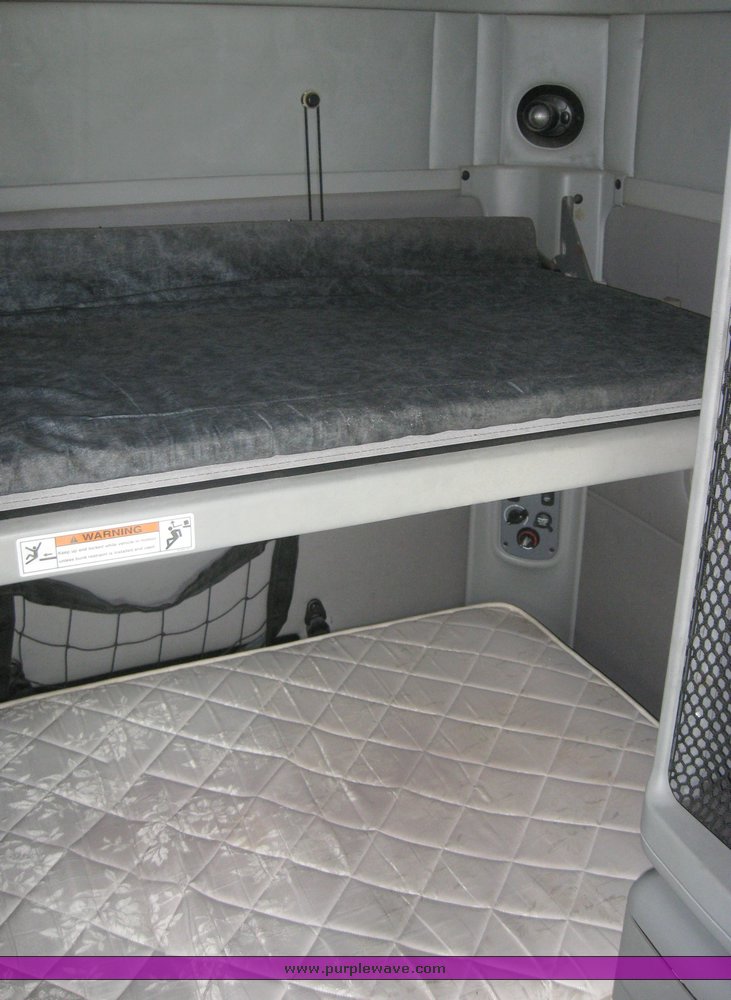 image for item 1808 2005 Freightliner Columbia 120 semi truck