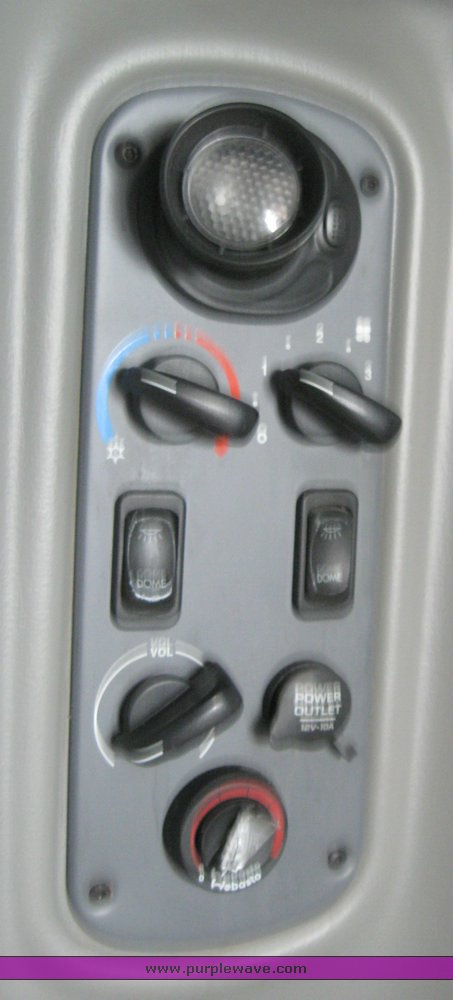 image for item 1808 2005 Freightliner Columbia 120 semi truck