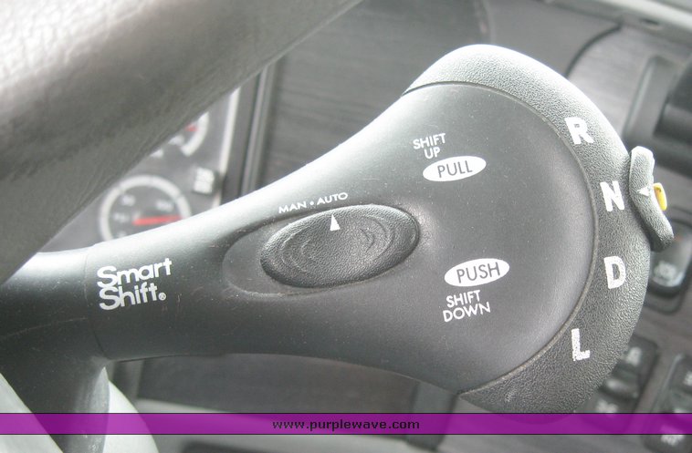 image for item 1808 2005 Freightliner Columbia 120 semi truck