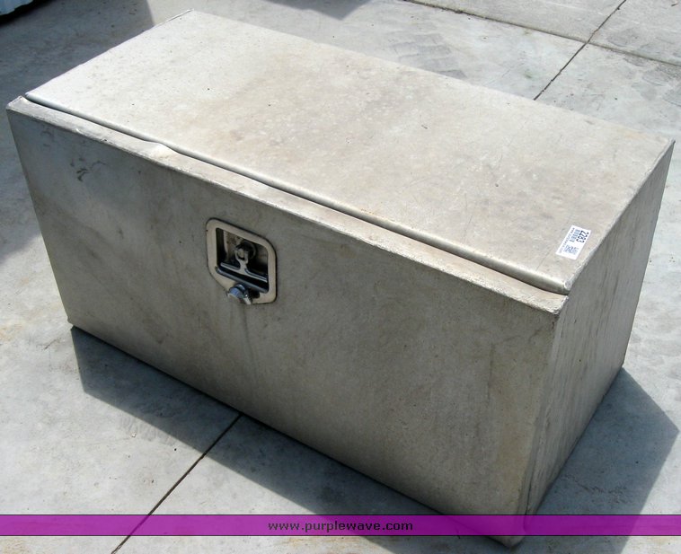 image for item 2283 Aluminum tool box