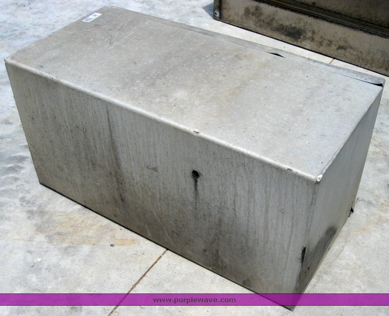 image for item 2283 Aluminum tool box