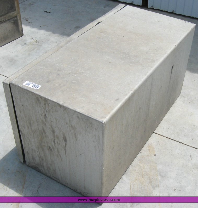 image for item 2283 Aluminum tool box