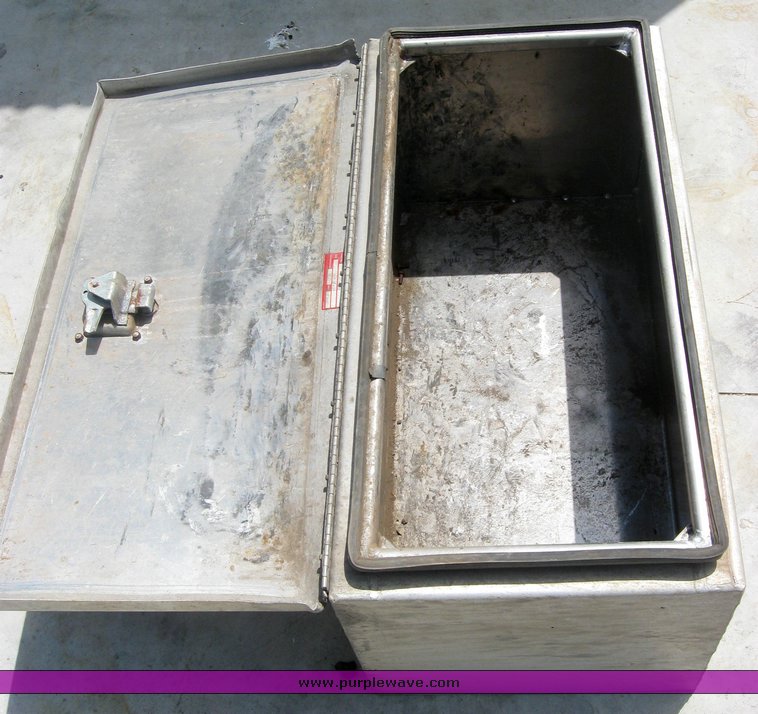 image for item 2283 Aluminum tool box