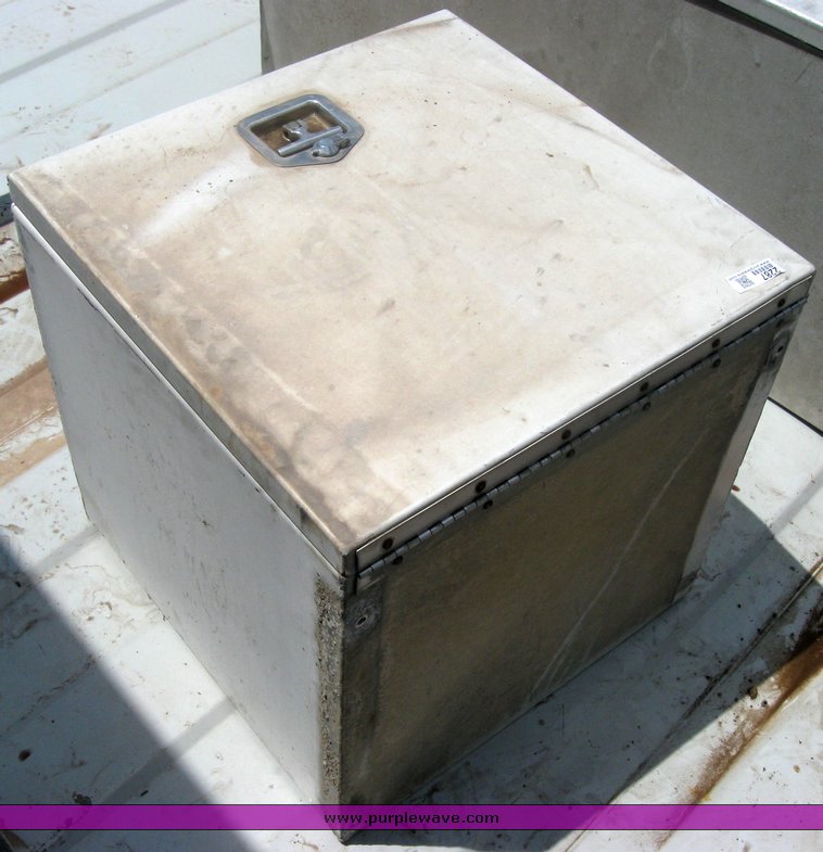 image for item 2287 Merritt aluminum tool box