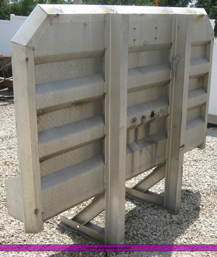 image for item 2289 Road Gear diamond plate headache rack