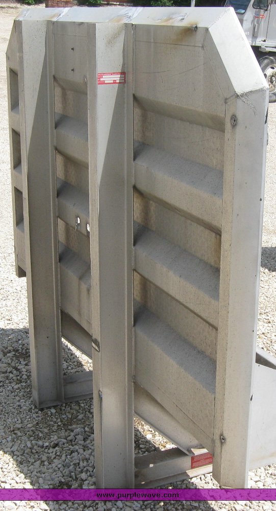 image for item 2289 Road Gear diamond plate headache rack