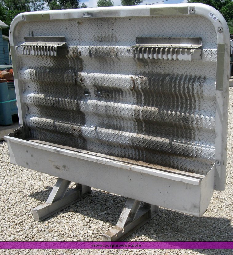 image for item 2290 Merritt diamond plate headache rack