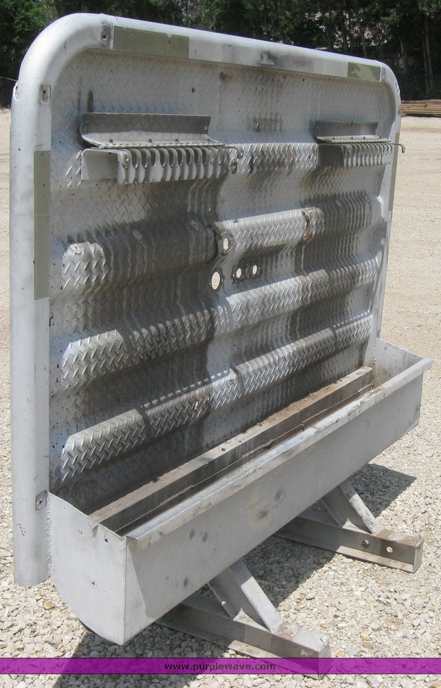 image for item 2290 Merritt diamond plate headache rack