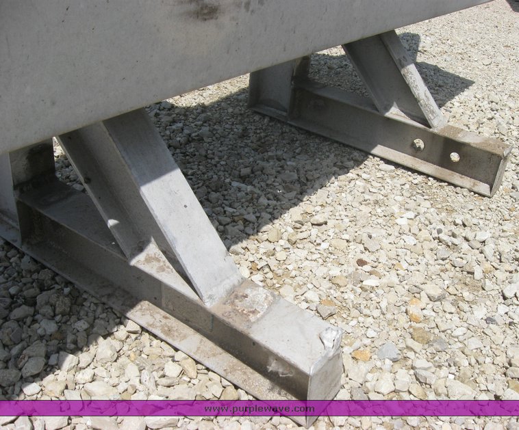 image for item 2290 Merritt diamond plate headache rack