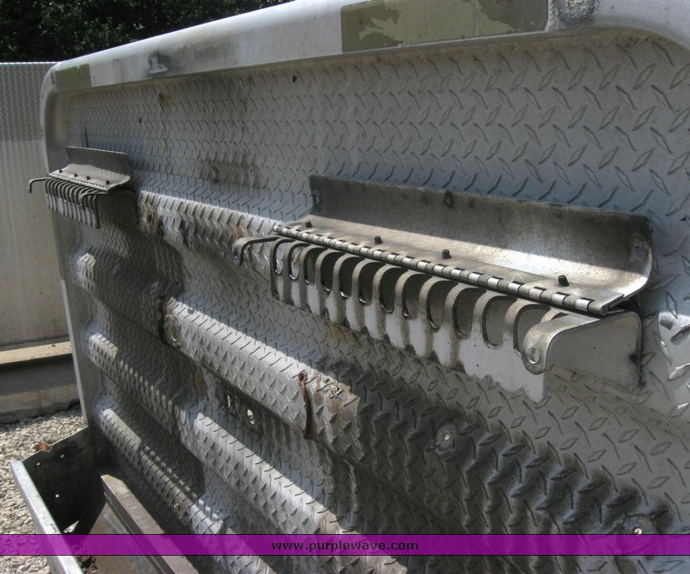 image for item 2290 Merritt diamond plate headache rack