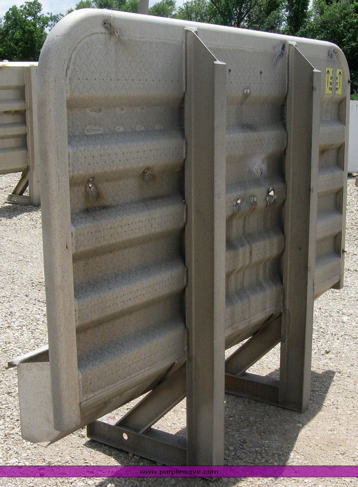 image for item 2291 Merritt diamond plate headache rack