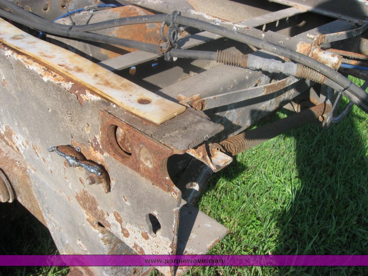 image for item 2528 Tandem 102 slide axles