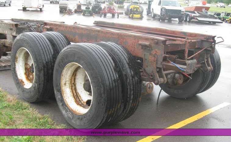 image for item 2535 Hutch Tandem 102 spring ride axle