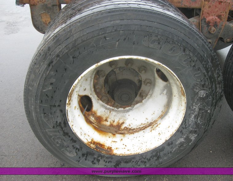 image for item 2535 Hutch Tandem 102 spring ride axle