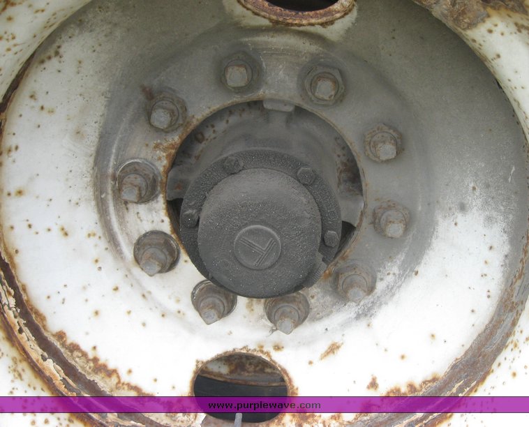 image for item 2535 Hutch Tandem 102 spring ride axle