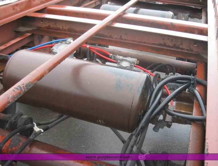 image for item 2535 Hutch Tandem 102 spring ride axle