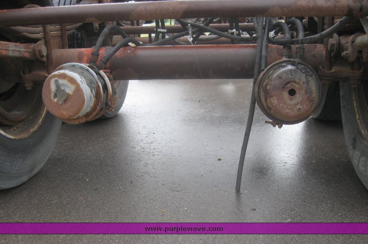 image for item 2535 Hutch Tandem 102 spring ride axle