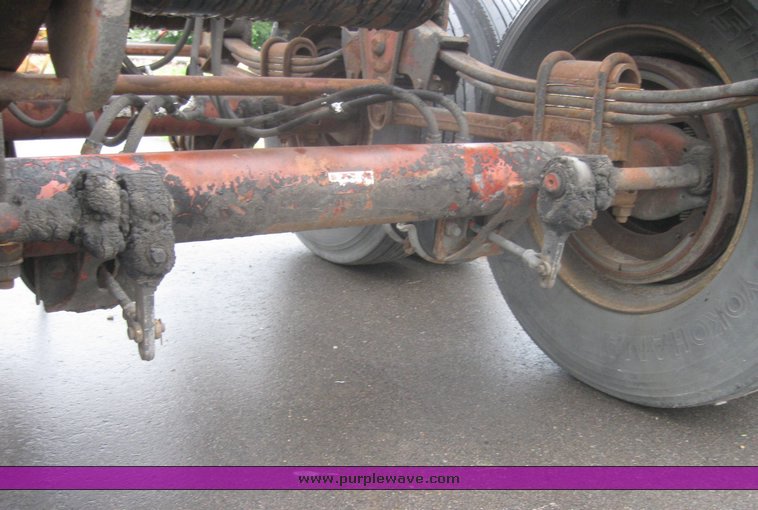 image for item 2535 Hutch Tandem 102 spring ride axle