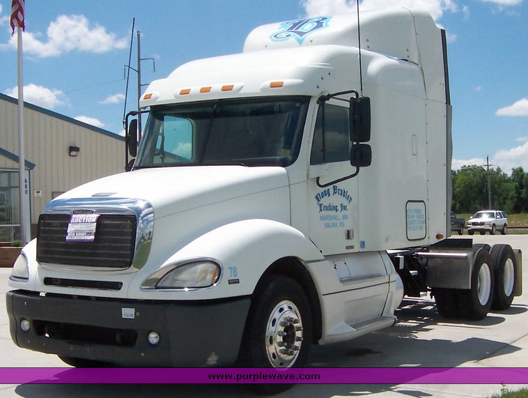 image for item 4716 2005 Freightliner Columbia 120 semi truck