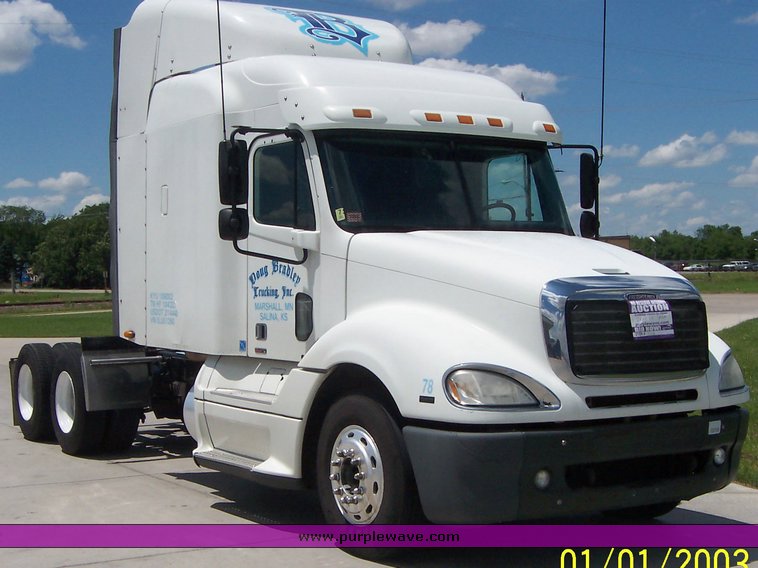 image for item 4716 2005 Freightliner Columbia 120 semi truck