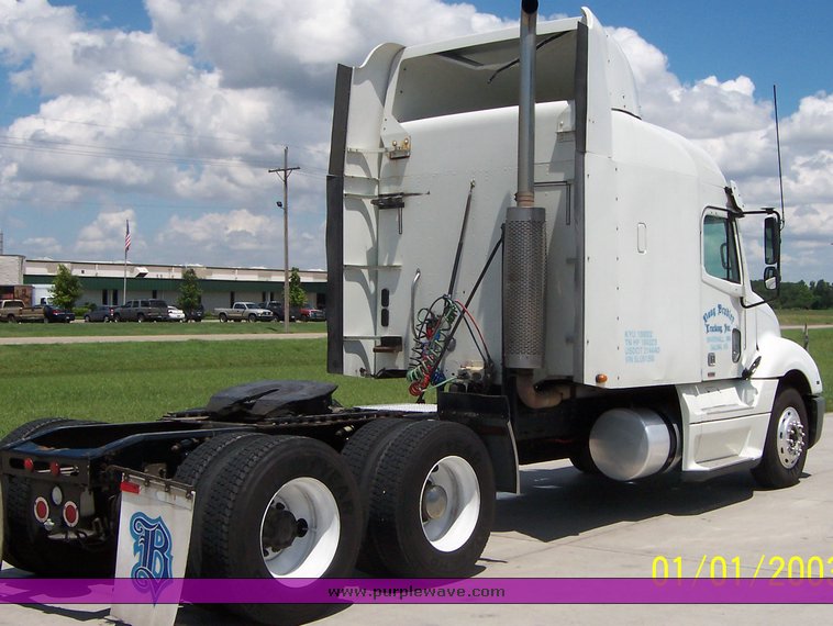 image for item 4716 2005 Freightliner Columbia 120 semi truck