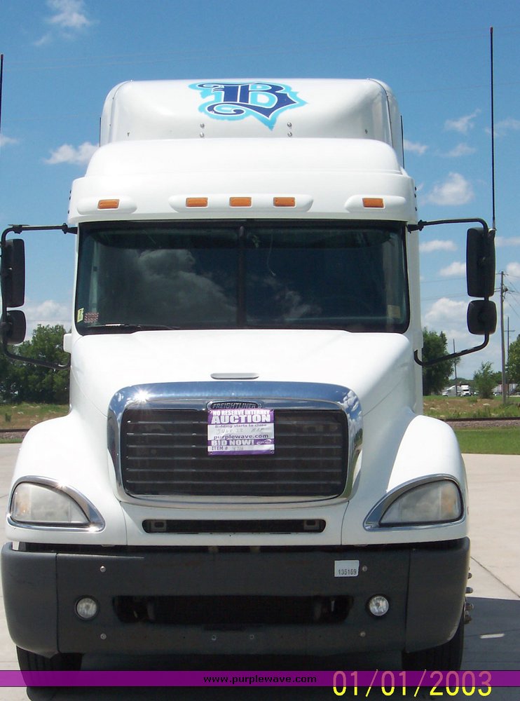 image for item 4716 2005 Freightliner Columbia 120 semi truck