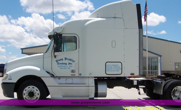 image for item 4716 2005 Freightliner Columbia 120 semi truck