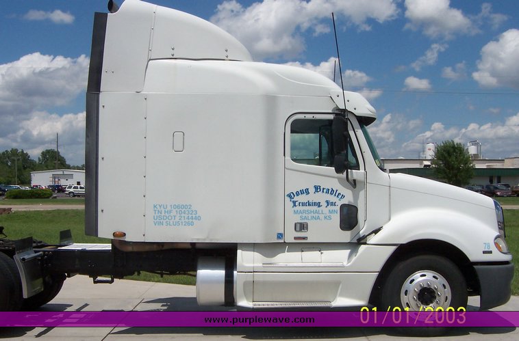 image for item 4716 2005 Freightliner Columbia 120 semi truck