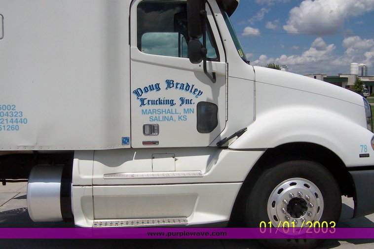 image for item 4716 2005 Freightliner Columbia 120 semi truck