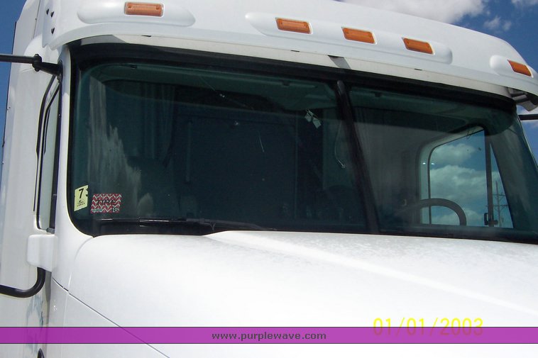 image for item 4716 2005 Freightliner Columbia 120 semi truck