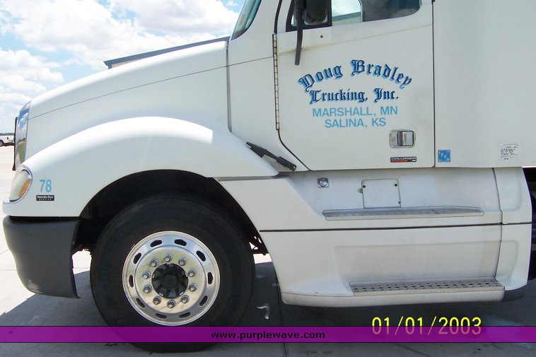 image for item 4716 2005 Freightliner Columbia 120 semi truck