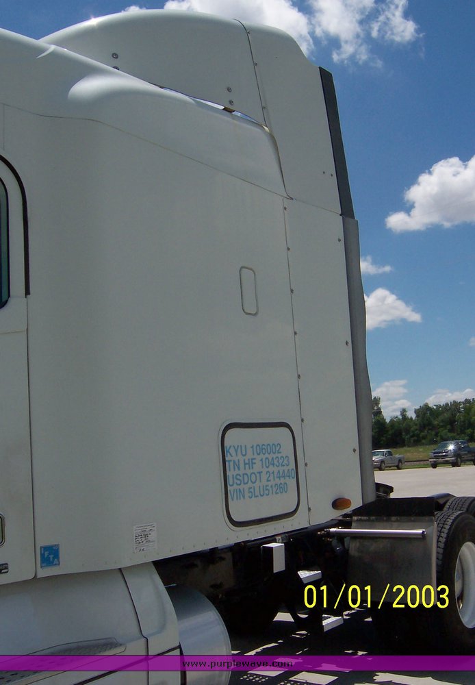 image for item 4716 2005 Freightliner Columbia 120 semi truck