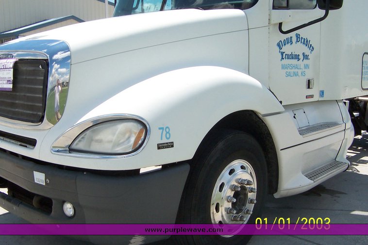 image for item 4716 2005 Freightliner Columbia 120 semi truck