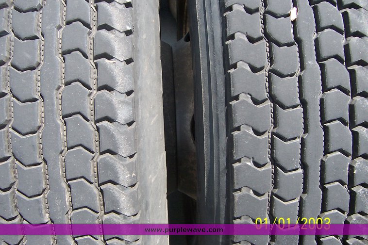 image for item 4716 2005 Freightliner Columbia 120 semi truck