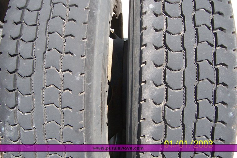 image for item 4716 2005 Freightliner Columbia 120 semi truck