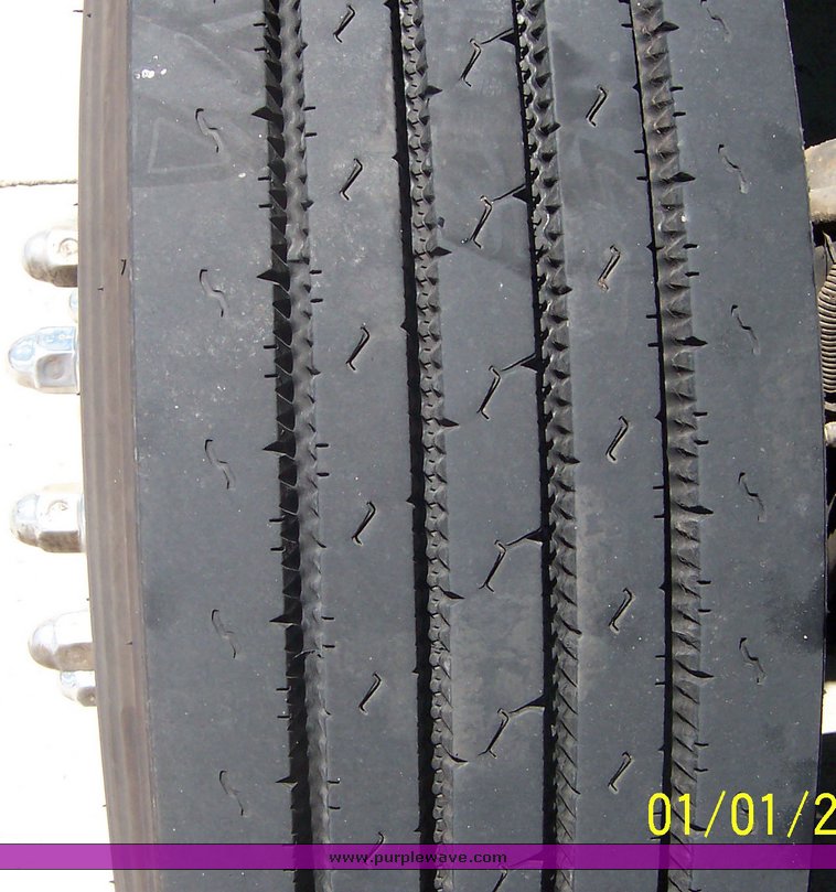 image for item 4716 2005 Freightliner Columbia 120 semi truck