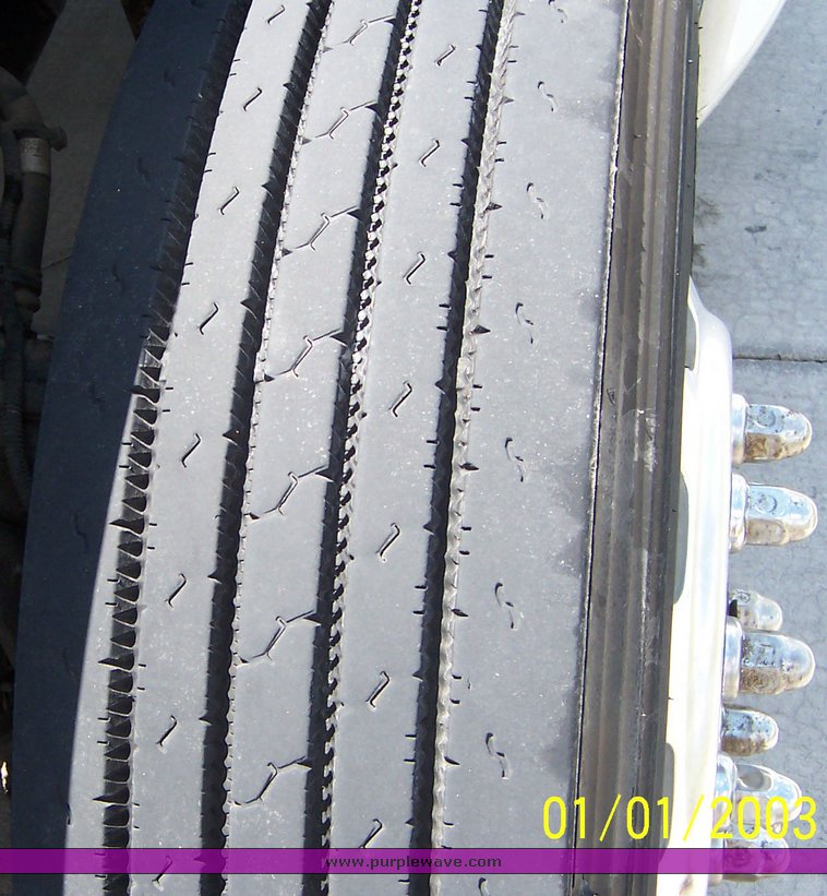 image for item 4716 2005 Freightliner Columbia 120 semi truck